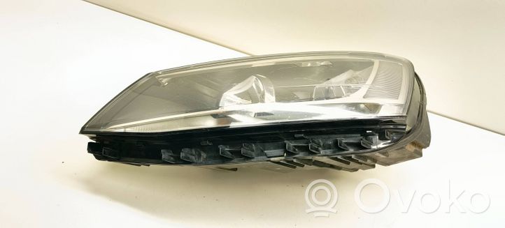 Volkswagen Jetta VI Lampa przednia 17502101