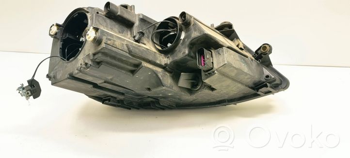 Volkswagen Jetta VI Headlight/headlamp 17502101