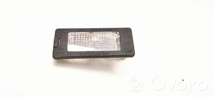 Volkswagen Touran II Lampa oświetlenia tylnej tablicy rejestracyjnej 1T0945021