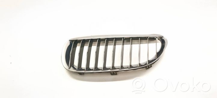 BMW 6 E63 E64 Grille calandre supérieure de pare-chocs avant 51137008915