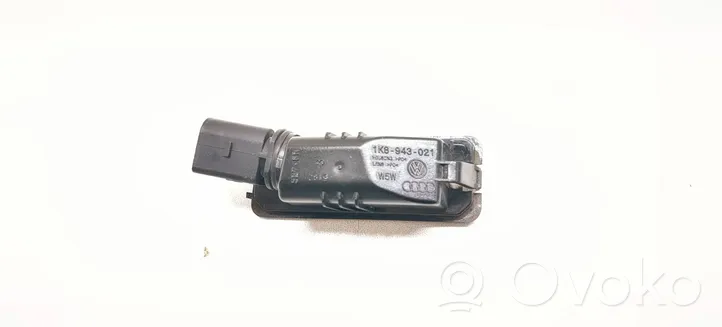 Volkswagen Golf VII Lampa oświetlenia tylnej tablicy rejestracyjnej 1K8943021