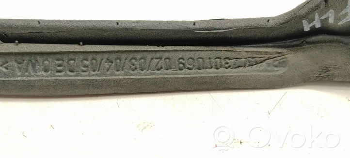 BMW 3 F30 F35 F31 Support, joint d'aile caoutchouc en mousse 7301069