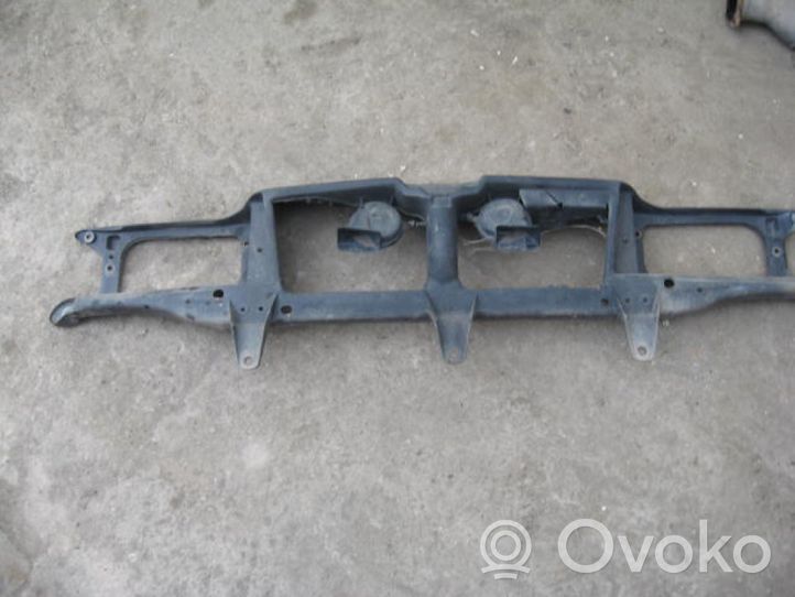 Volvo S70  V70  V70 XC Support de radiateur sur cadre face avant 