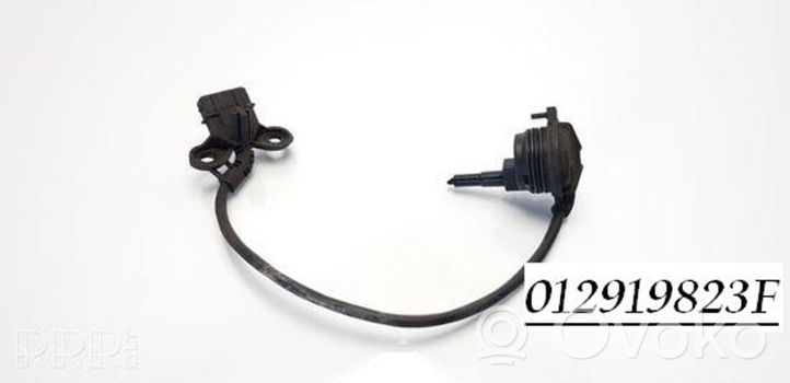 Volkswagen PASSAT B5.5 Sensore interruttore luci retromarcia 012919823F