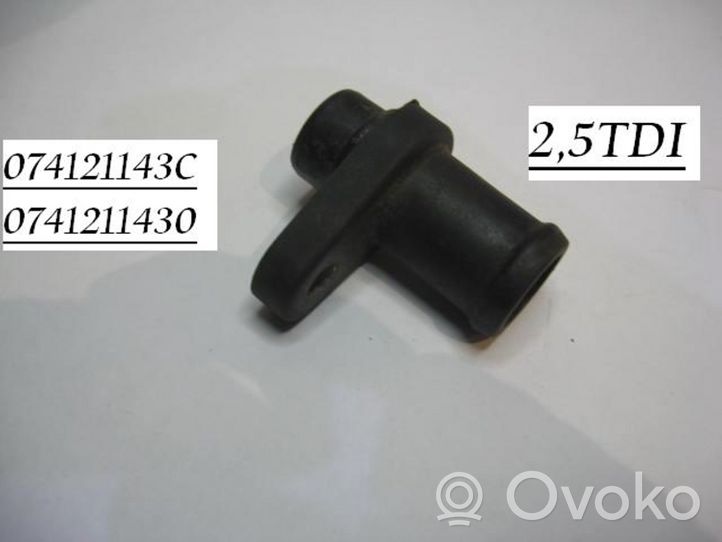 Volvo S70  V70  V70 XC Tubo flessibile del liquido di raffreddamento del motore 074121143C