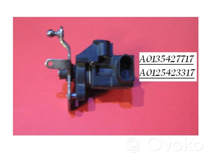 Mercedes-Benz E W211 Sensor de posición del pedal del acelerador A0135427717