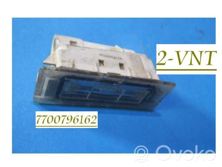 Renault 19 Lampa oświetlenia tylnej tablicy rejestracyjnej 7700796162