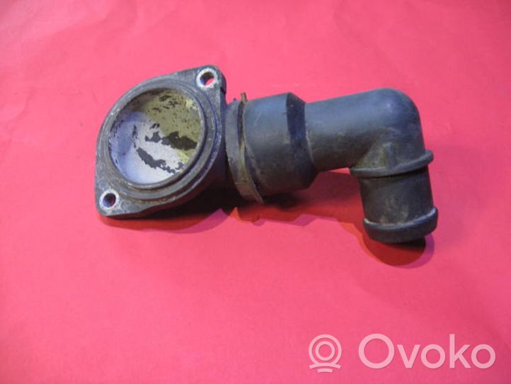 Volkswagen PASSAT B3 Termostaatin kotelo 037121121A