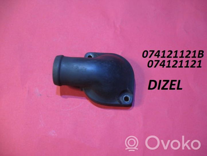 Audi 100 S4 C4 Boîtier de thermostat / thermostat 074121121B