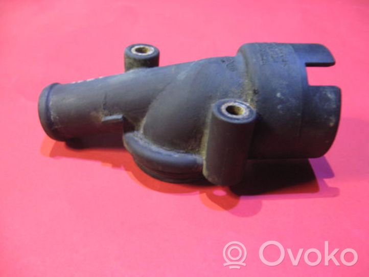 Volkswagen Golf III Tubo flessibile del liquido di raffreddamento del motore 0211211330