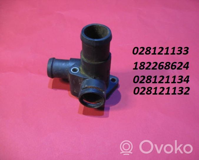 Audi A6 S6 C4 4A Tuyau de liquide de refroidissement moteur 028121133