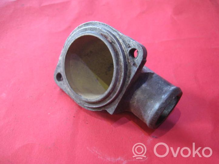 Audi 80 90 B2 Termostaatin kotelo 055121121A