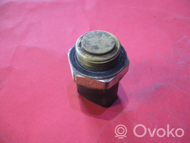 Volkswagen Transporter - Caravelle T3 Coolant temperature sensor 321959481E