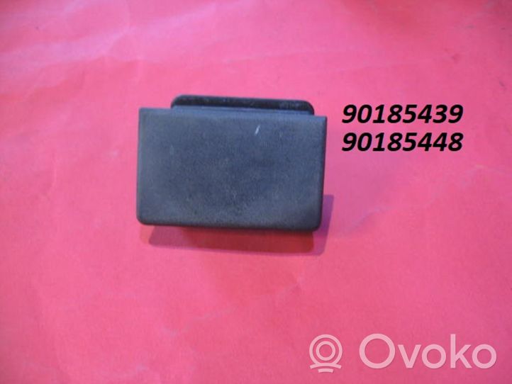 Opel Omega A Glove box lock 90185439