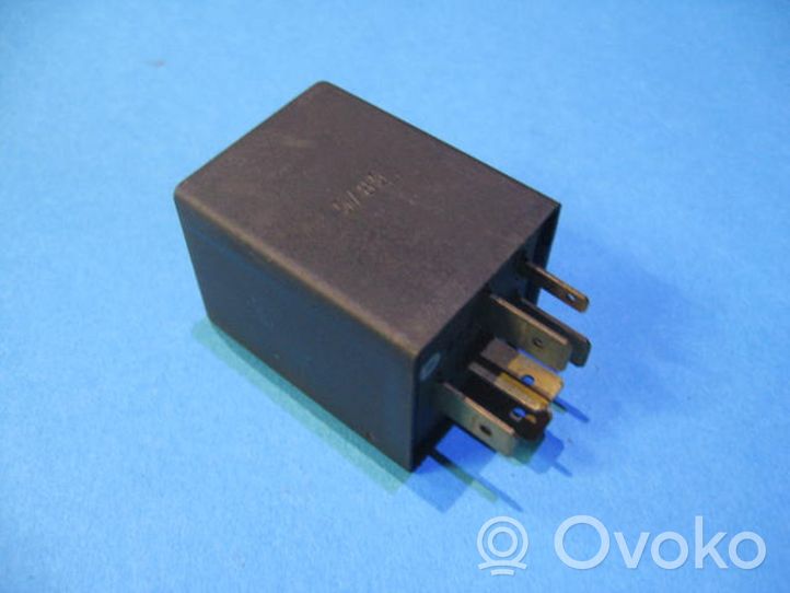 Opel Omega B1 Window wiper relay 90069864