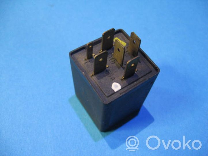 Opel Omega B1 Window wiper relay 90069864