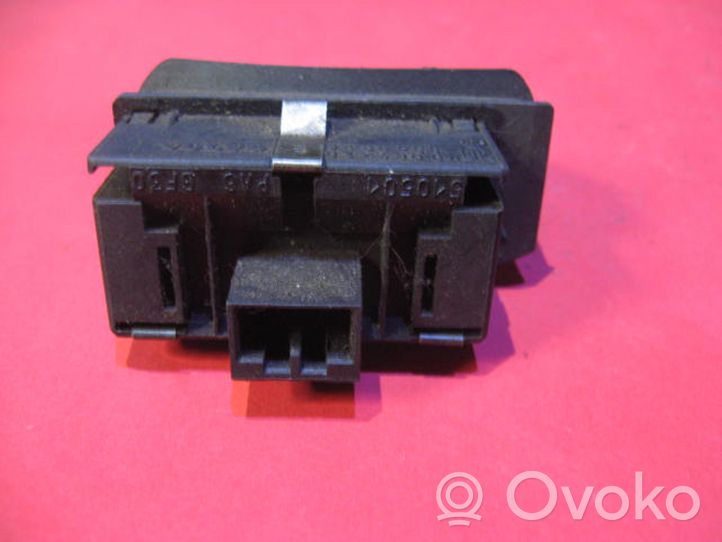 Volvo S70  V70  V70 XC Bouton interrupteur ouverture du coffre 013170000