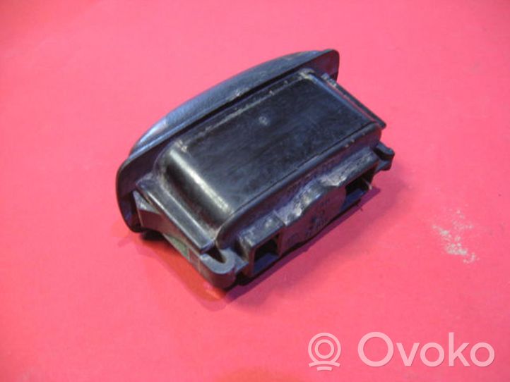 Audi 80 90 B2 Lampa oświetlenia tylnej tablicy rejestracyjnej 861943121