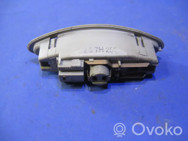 Volvo S40, V40 Lampka podsufitki tylna 30813521