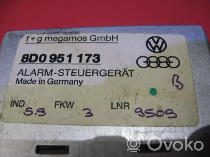 Audi A4 S4 B5 8D Relè di allarme 8D0951137