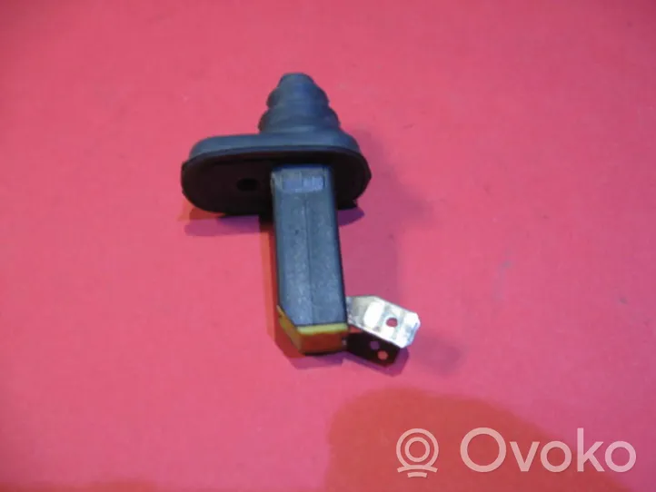 Audi A4 S4 B5 8D Sensor de la puerta trasera 393947561B