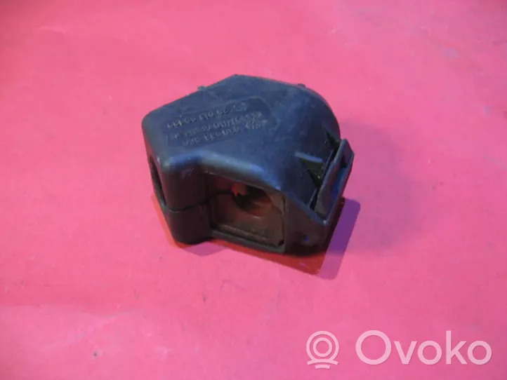 Volkswagen Polo II 86C 2F Support de pince d'injecteur de carburant 030133960