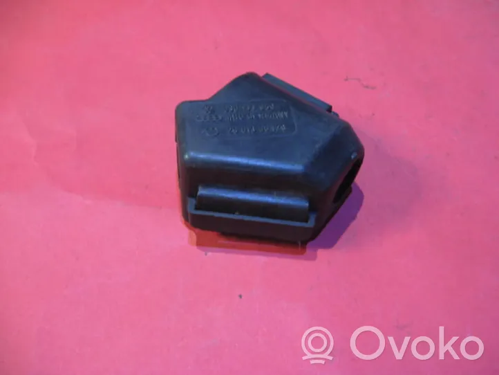 Volkswagen Polo II 86C 2F Support de pince d'injecteur de carburant 030133960