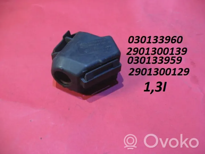 Volkswagen Polo II 86C 2F Support de pince d'injecteur de carburant 030133960