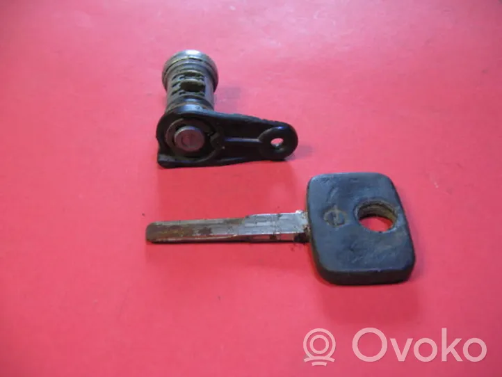 Opel Omega A Front door lock (next to the handle) GM105R