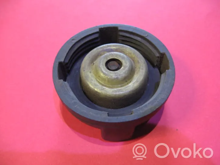 Volkswagen Jetta II Tapón del depósito de refrigerante 443121321