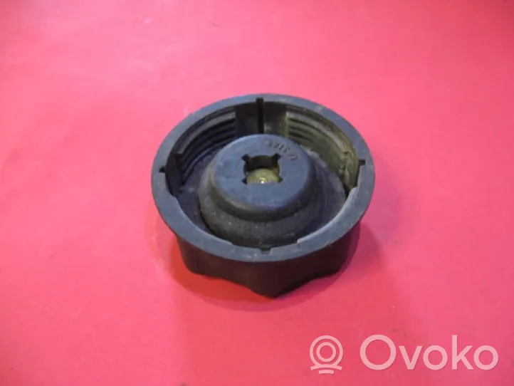 Ford Sierra Vase d'expansion / bouchon de réservoir de liquide de refroidissement 86FB8100FA