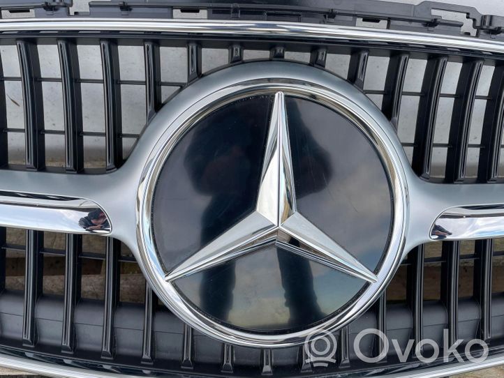 Mercedes-Benz C W206 Grotelės viršutinės A2068883800