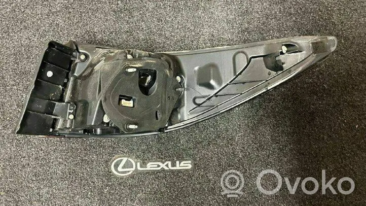 Lexus ES 300h Feux arrière / postérieurs 8156133560