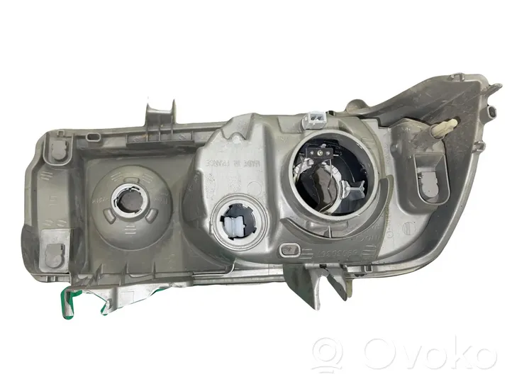 Peugeot Expert Lampa przednia 89009573