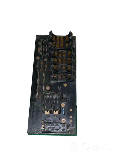 Audi 80 90 B3 Module de fusibles 443941822