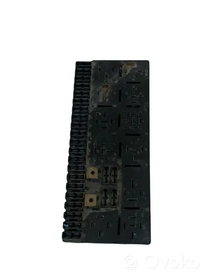 Audi 100 200 5000 C3 Module de fusibles 443941822A