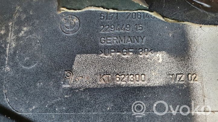 BMW 5 E60 E61 Спойлер заднего стекла 22944915