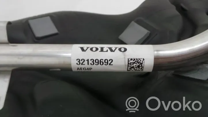 Volvo XC40 Vaso di espansione carburante 