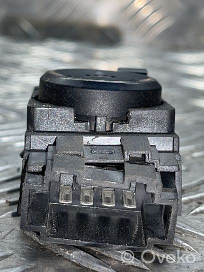Skoda Fabia Mk2 (5J) Przycisk / Włącznik podgrzewania lusterek 1U1959565C