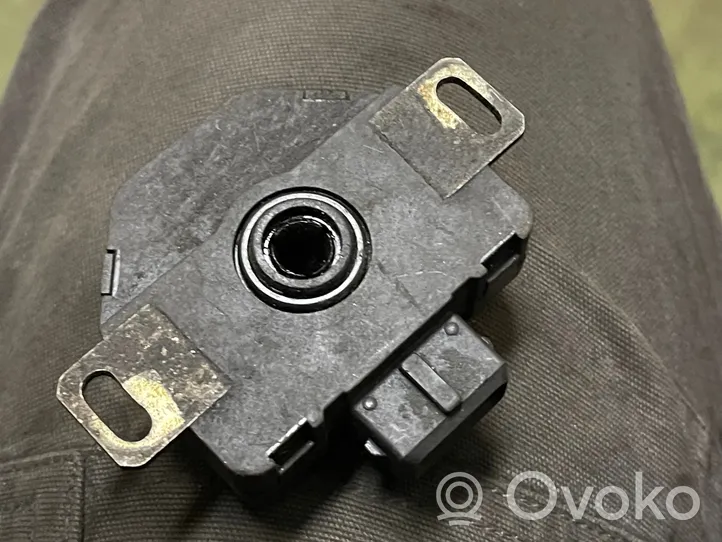 BMW 5 E34 Sensore di posizione della valvola a farfalla 0280120321