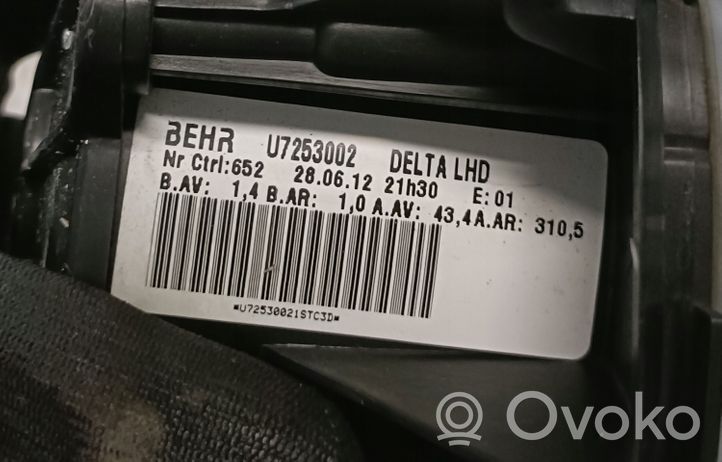 Opel Astra J Lämmittimen puhallin U7253002