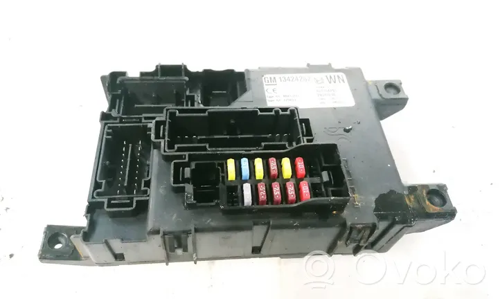 Vauxhall Corsa D Module de fusibles 13424262