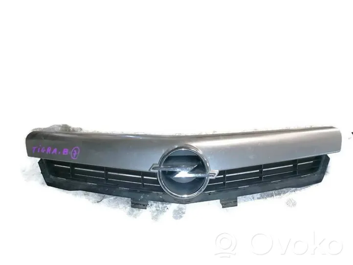 Opel Tigra B Front bumper lower grill 93162178