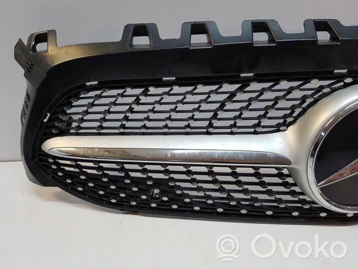 Mercedes-Benz B W247 Maskownica / Grill / Atrapa górna chłodnicy A2478882900