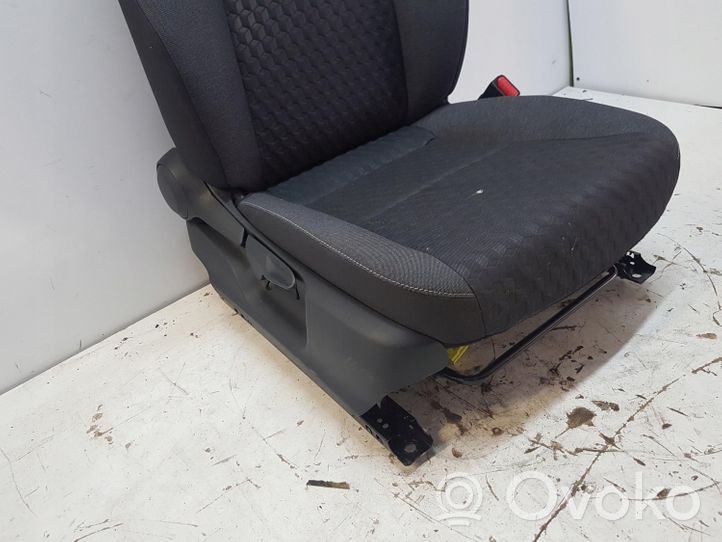 Toyota Yaris XP210 Priekinė keleivio sėdynė 
