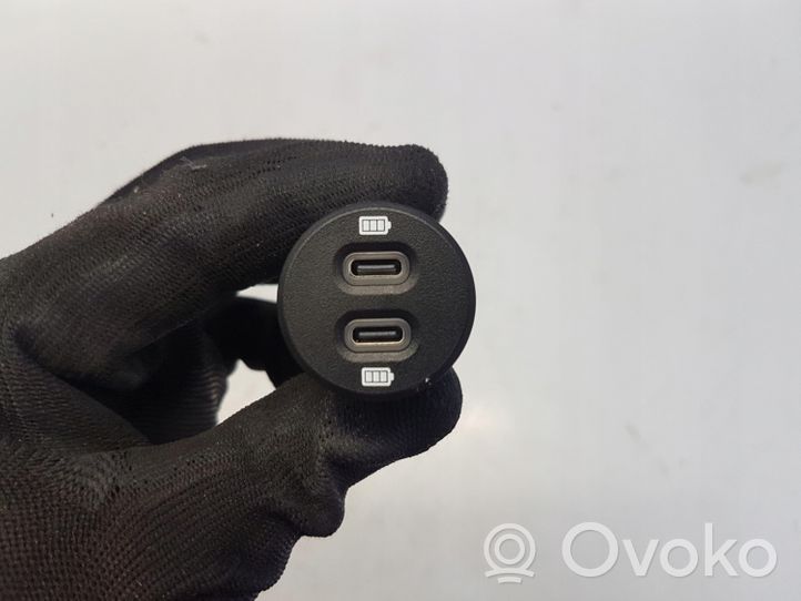 Porsche Macan USB socket connector 95B035252B