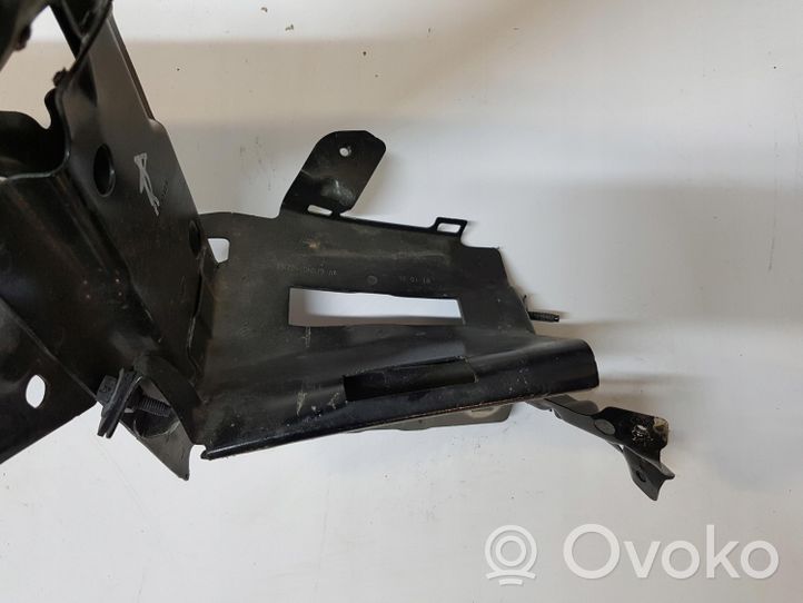 Land Rover Discovery Sport Support de radiateur sur cadre face avant 