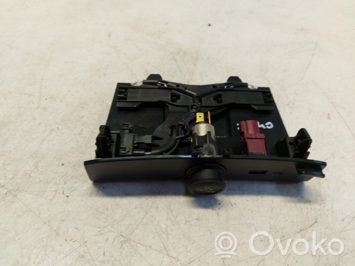 Volvo XC40 Gniazdo / Złącze USB 