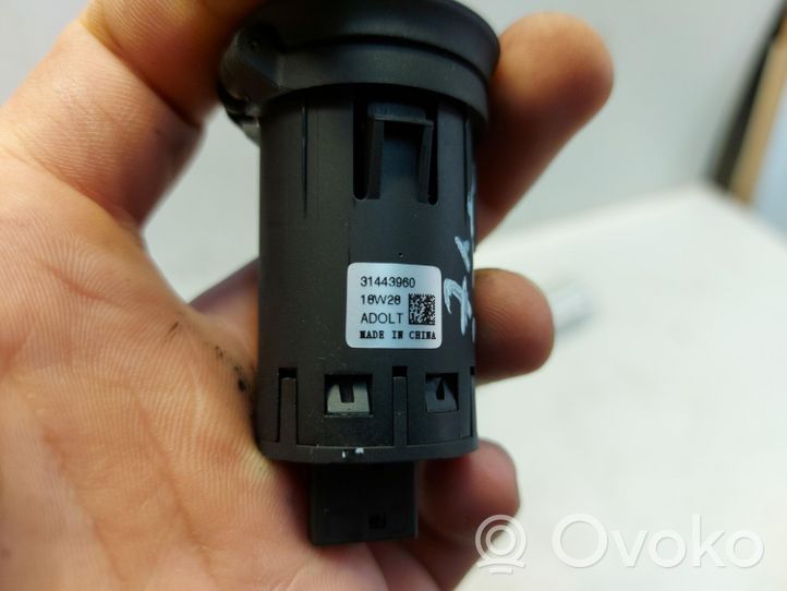 Volvo XC40 Connettore plug in USB 31443960