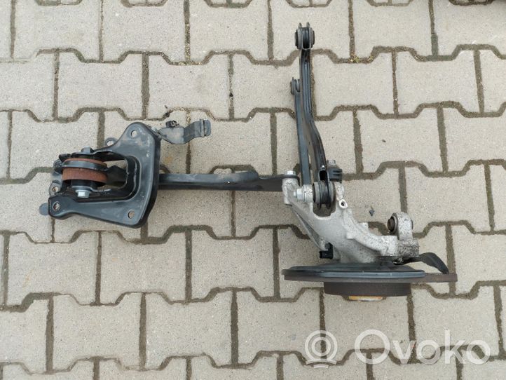 Volvo XC40 Set del kit di montaggio della sospensione posteriore 322462249